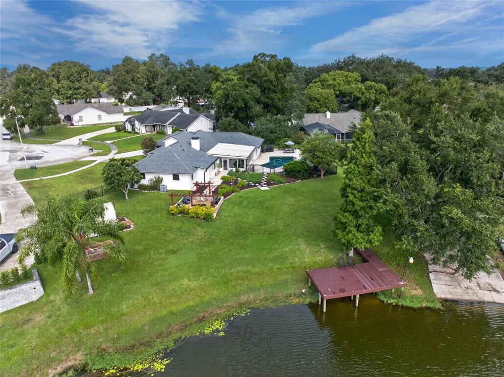 906 RETRIEVER AVENUE Seffner, FL 33584