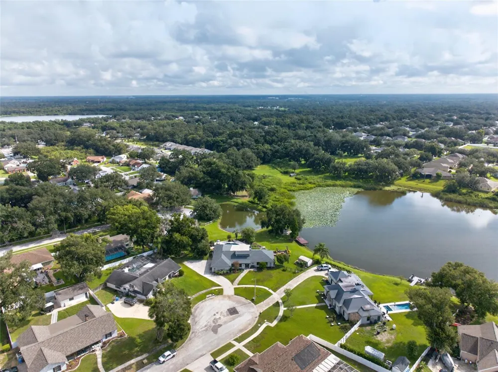 906 RETRIEVER AVENUE Seffner, FL 33584