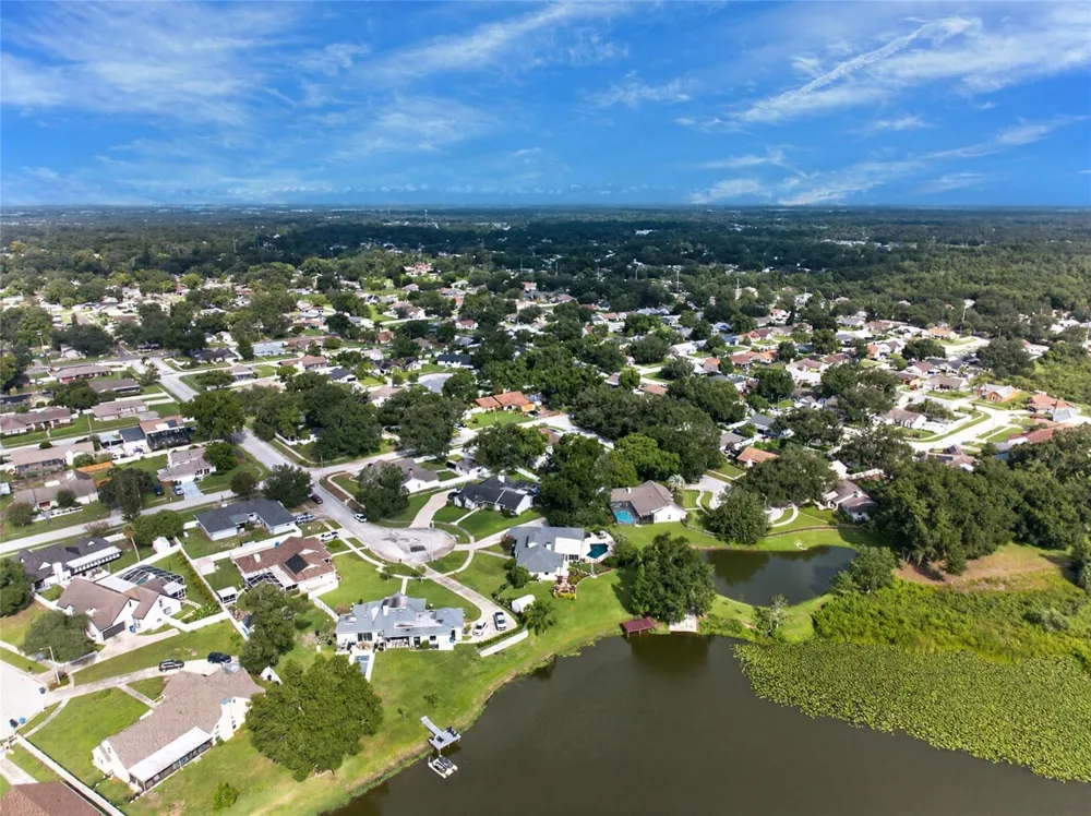 906 RETRIEVER AVENUE Seffner, FL 33584