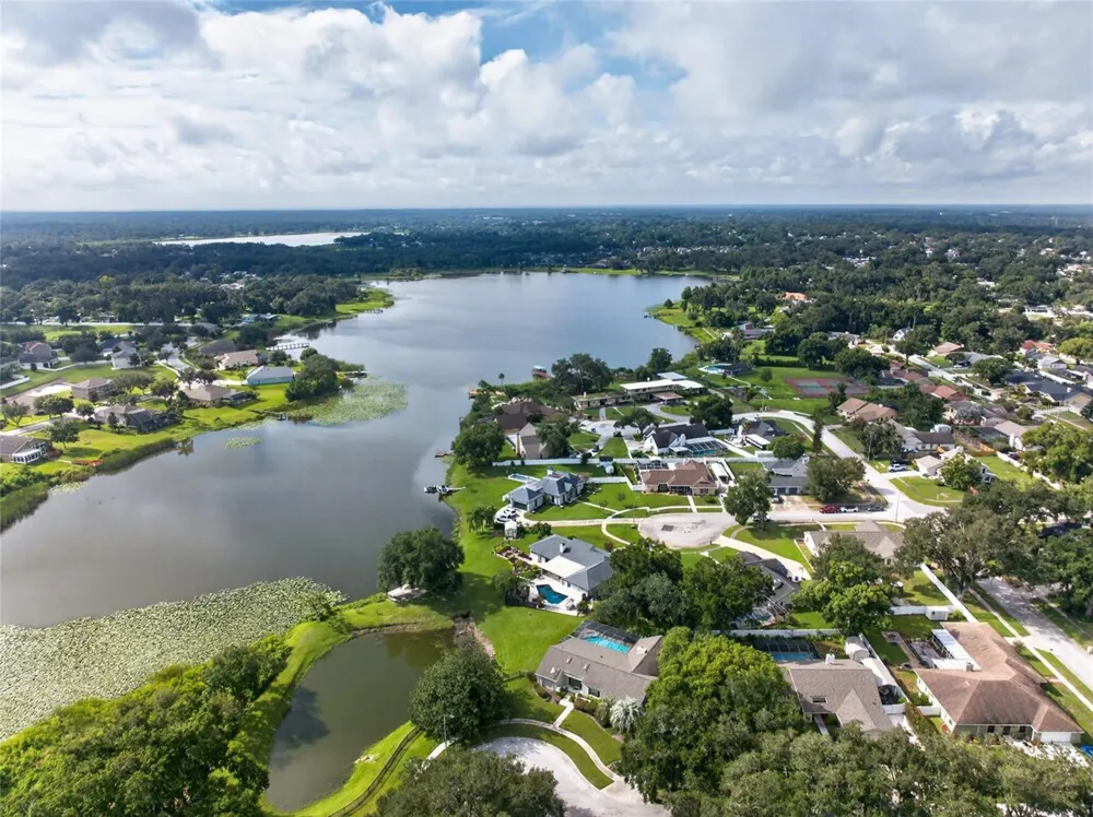 906 RETRIEVER AVENUE Seffner, FL 33584