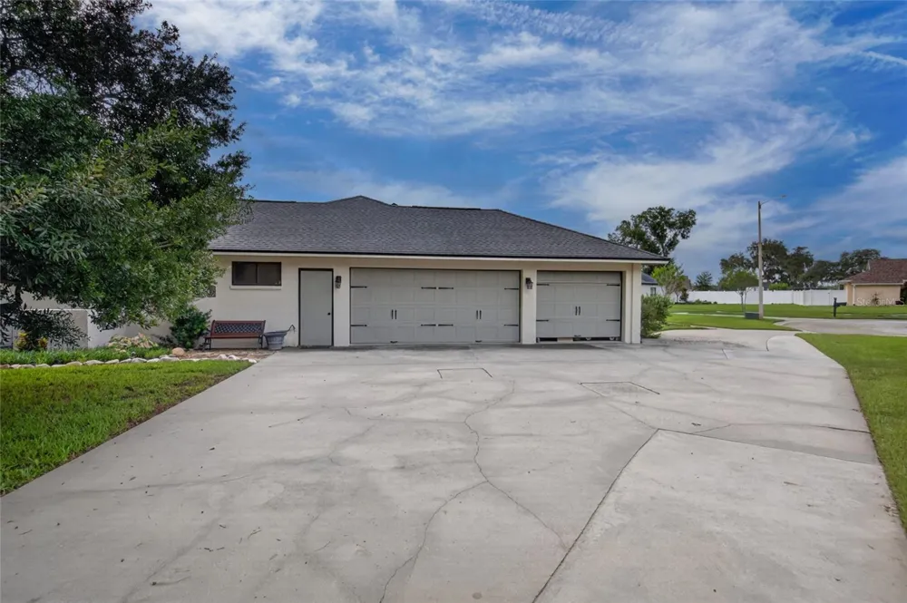906 RETRIEVER AVENUE Seffner, FL 33584