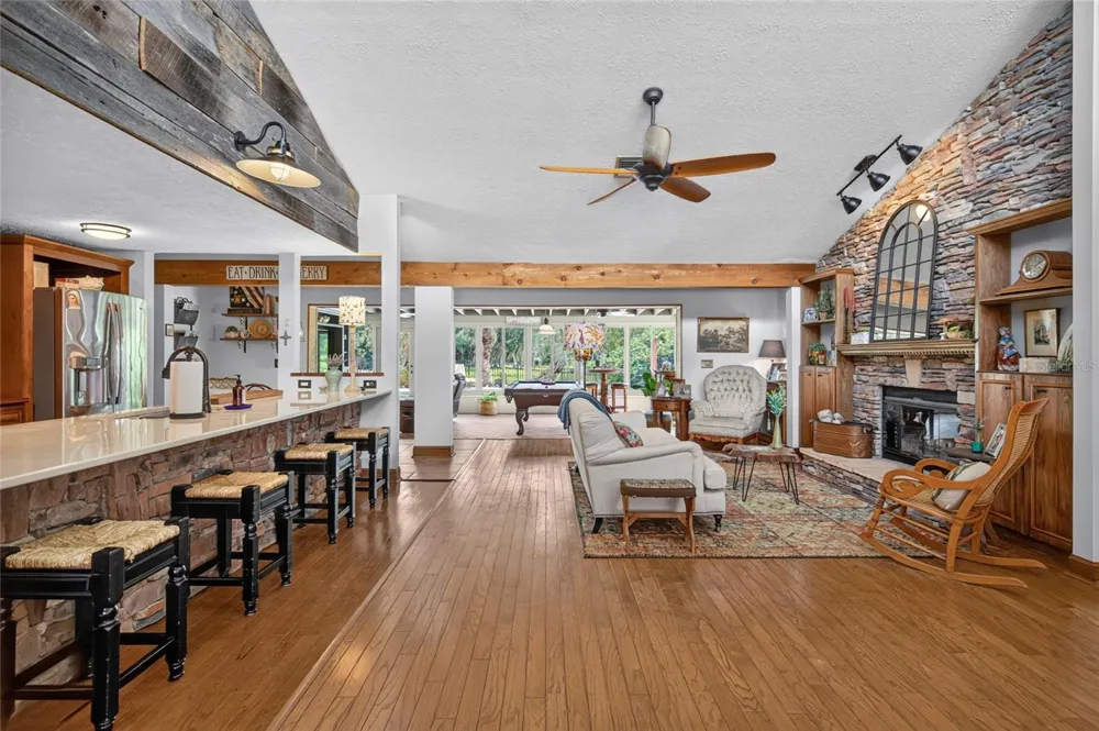 906 RETRIEVER AVENUE Seffner, FL 33584