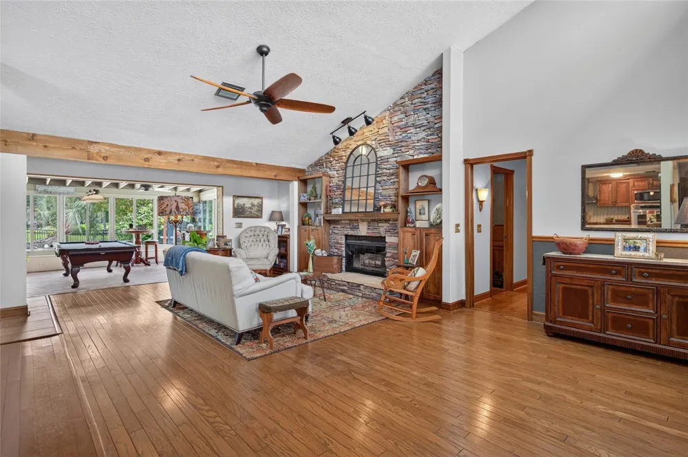 906 RETRIEVER AVENUE Seffner, FL 33584