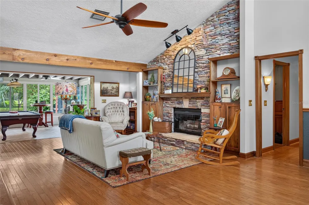 906 RETRIEVER AVENUE Seffner, FL 33584