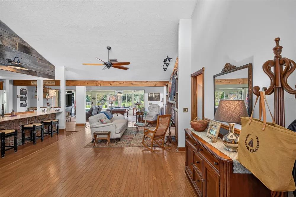 906 RETRIEVER AVENUE Seffner, FL 33584