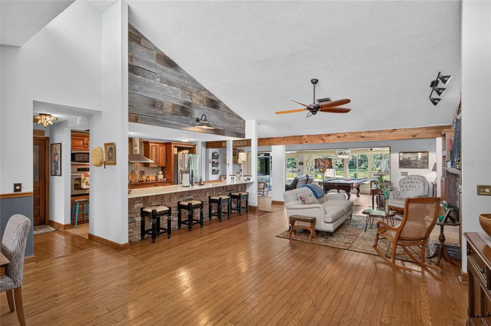 906 RETRIEVER AVENUE Seffner, FL 33584