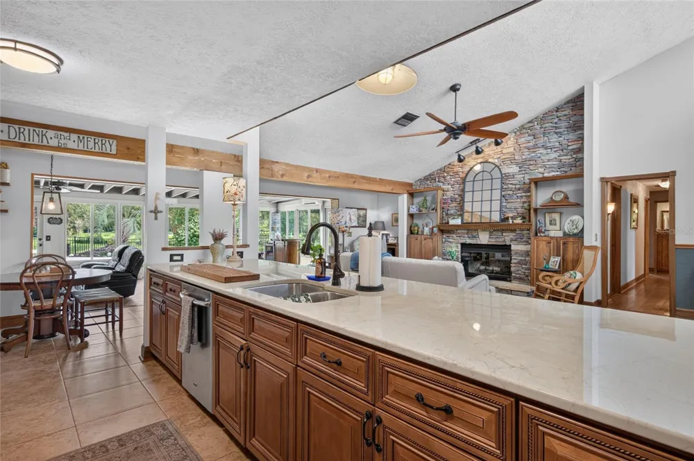 906 RETRIEVER AVENUE Seffner, FL 33584