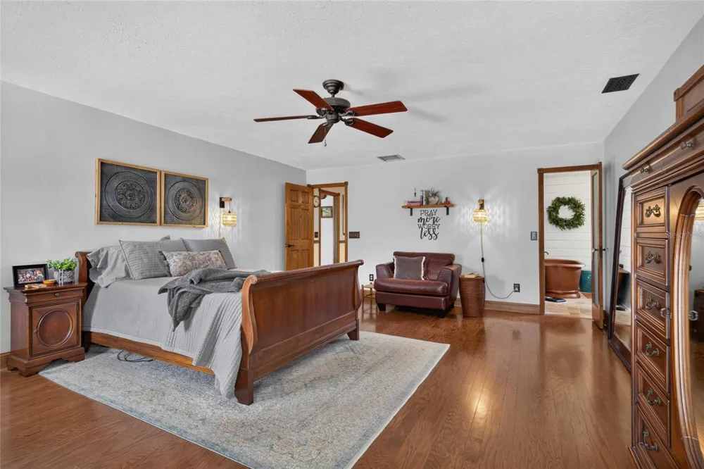 906 RETRIEVER AVENUE Seffner, FL 33584