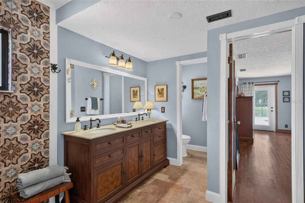 906 RETRIEVER AVENUE Seffner, FL 33584