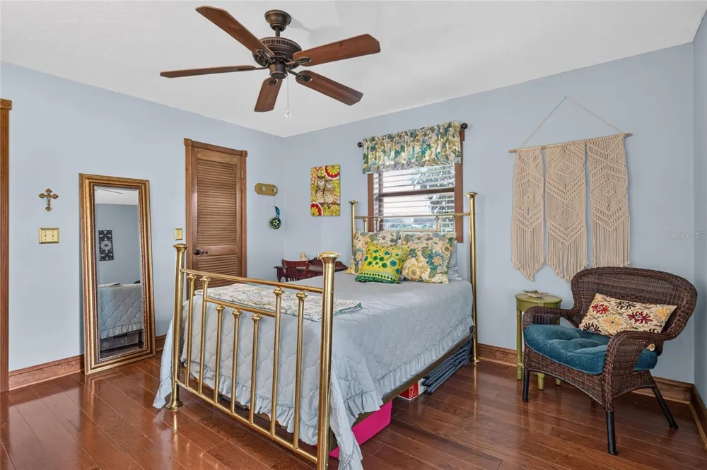 906 RETRIEVER AVENUE Seffner, FL 33584