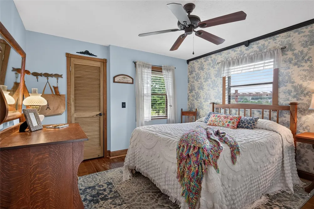 906 RETRIEVER AVENUE Seffner, FL 33584