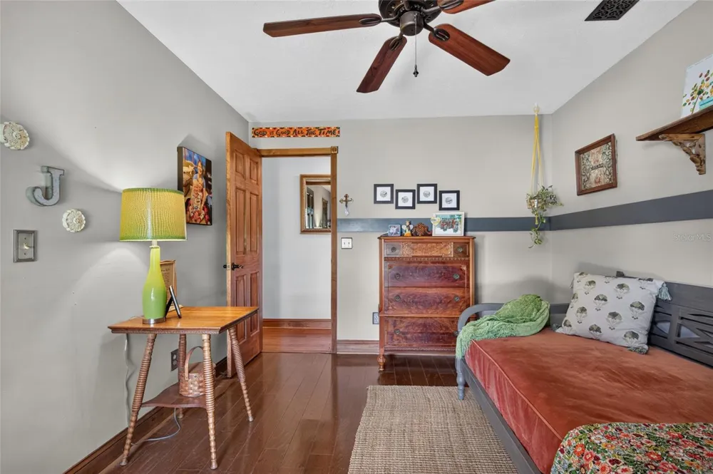 906 RETRIEVER AVENUE Seffner, FL 33584