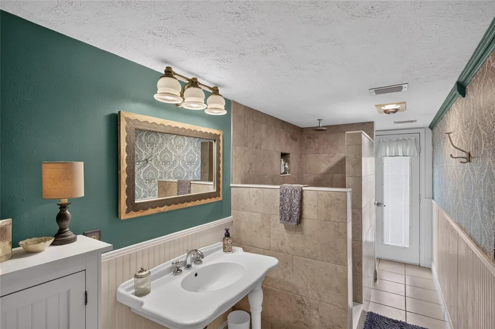 906 RETRIEVER AVENUE Seffner, FL 33584
