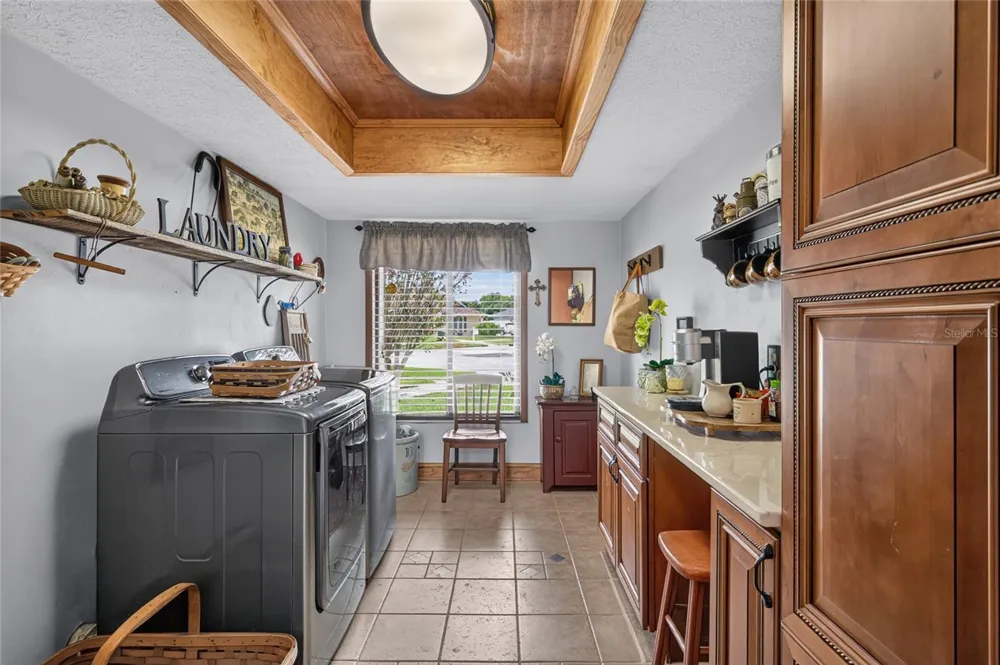 906 RETRIEVER AVENUE Seffner, FL 33584