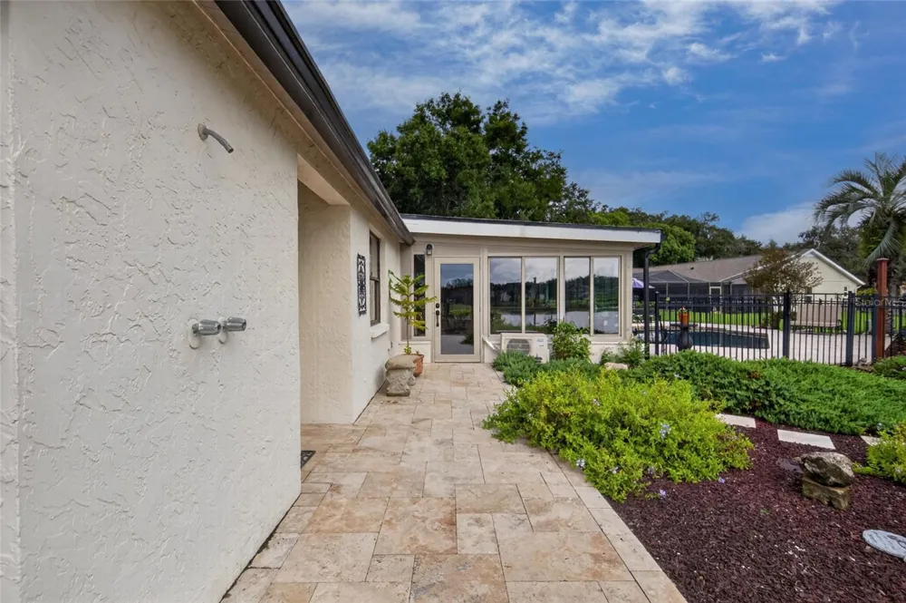 906 RETRIEVER AVENUE Seffner, FL 33584