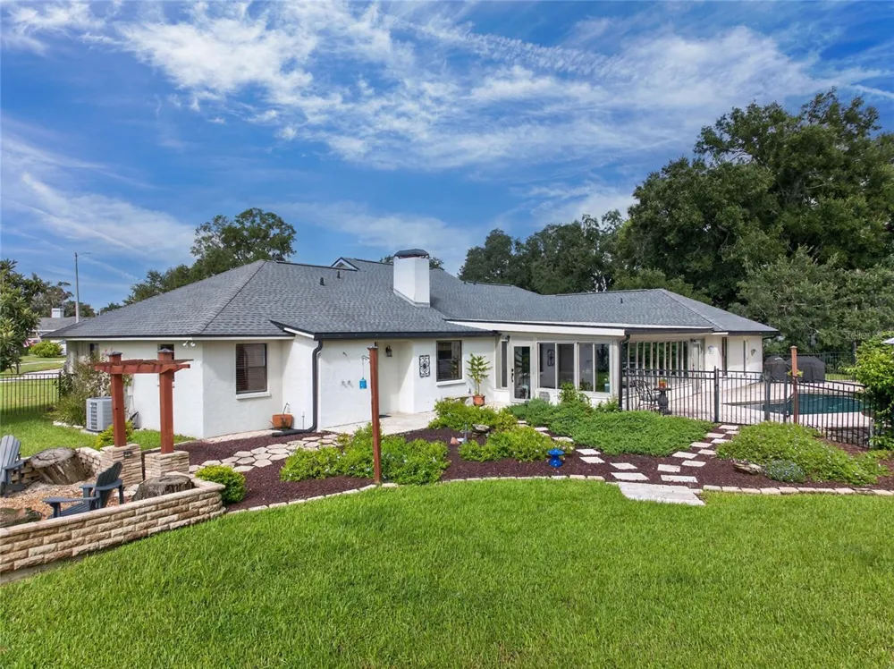 906 RETRIEVER AVENUE Seffner, FL 33584