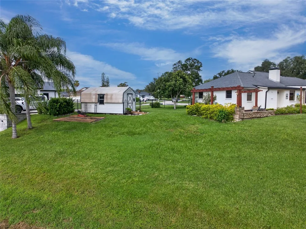 906 RETRIEVER AVENUE Seffner, FL 33584