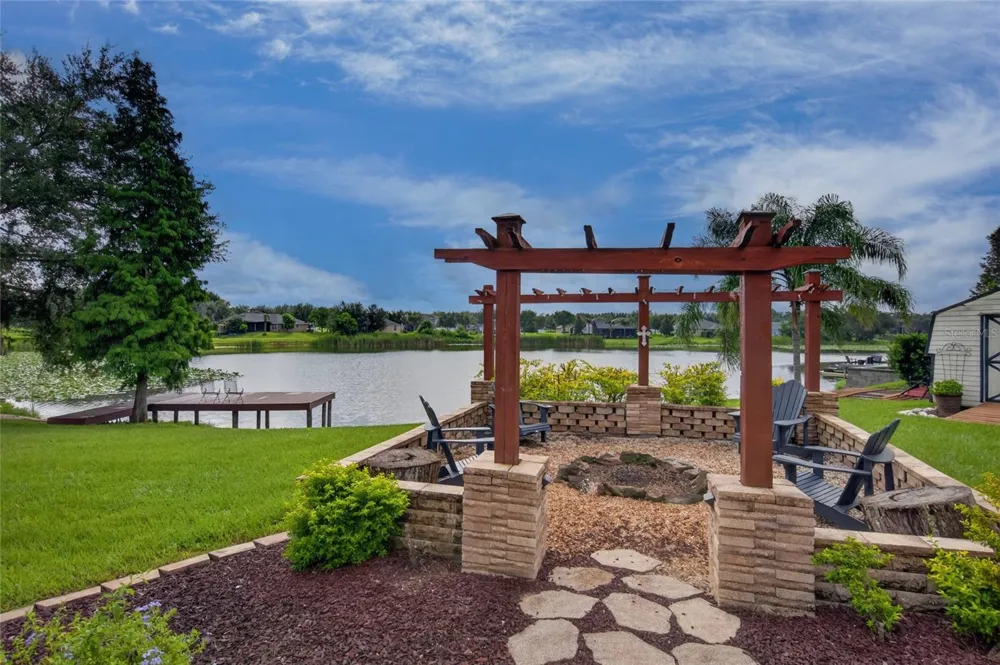 906 RETRIEVER AVENUE Seffner, FL 33584