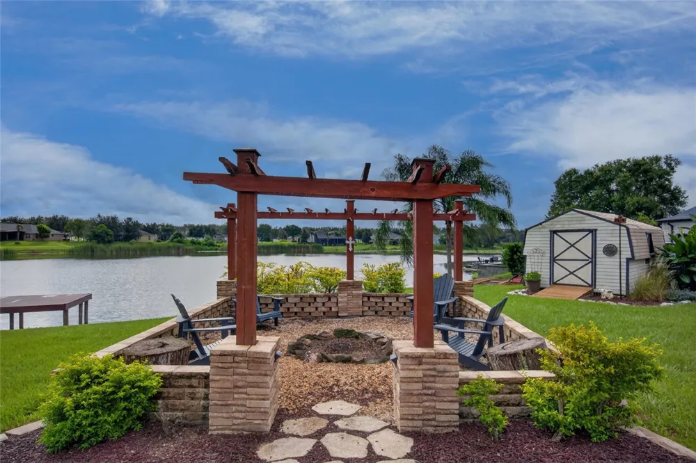 906 RETRIEVER AVENUE Seffner, FL 33584