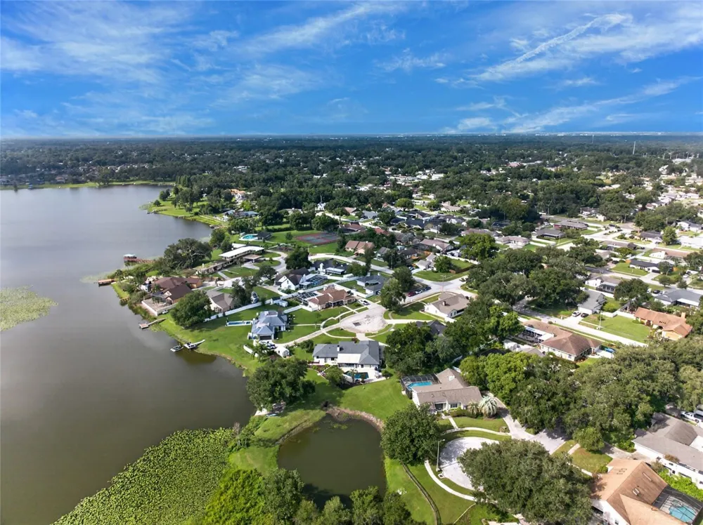906 RETRIEVER AVENUE Seffner, FL 33584