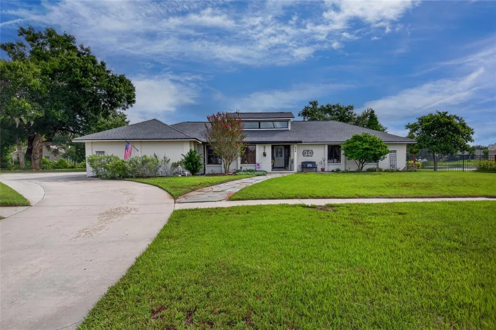 906 RETRIEVER AVENUE Seffner, FL 33584