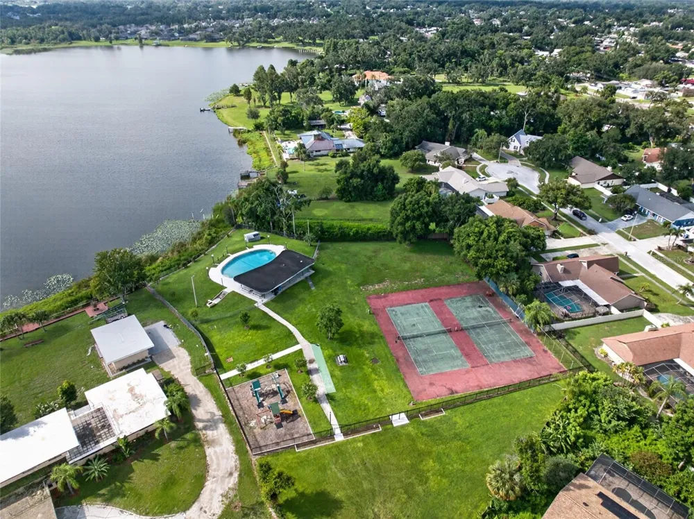 906 RETRIEVER AVENUE Seffner, FL 33584