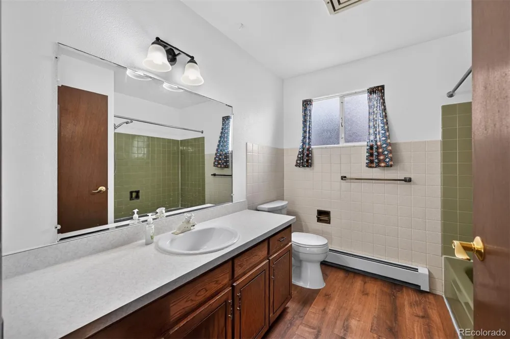 2124 S Fenton Street Denver, CO 80227