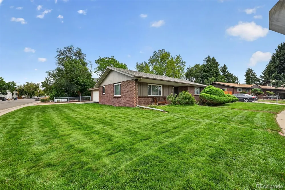 2124 S Fenton Street Denver, CO 80227