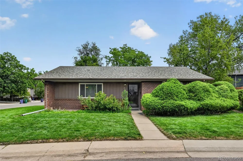2124 S Fenton Street Denver, CO 80227