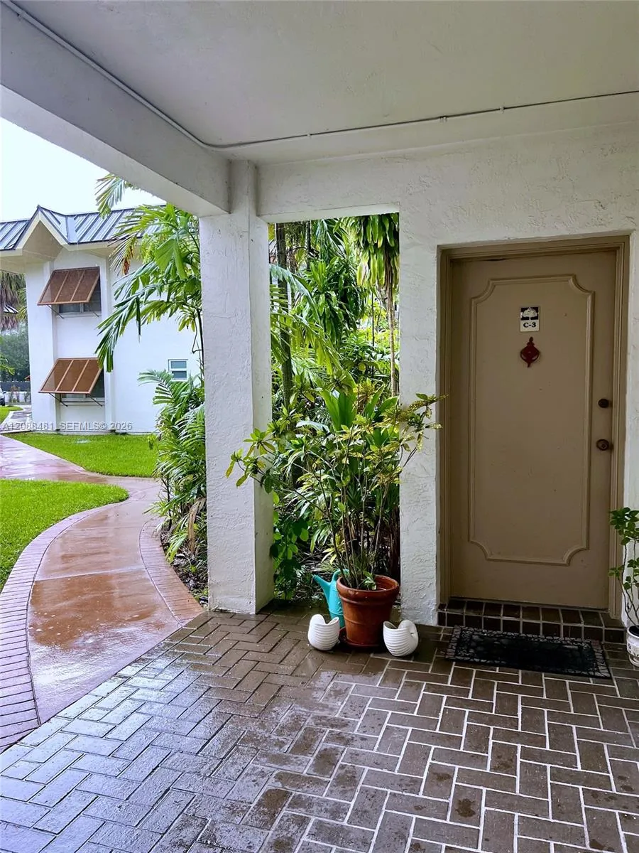9304 SW 77th Ave #C3 Miami, FL 33156