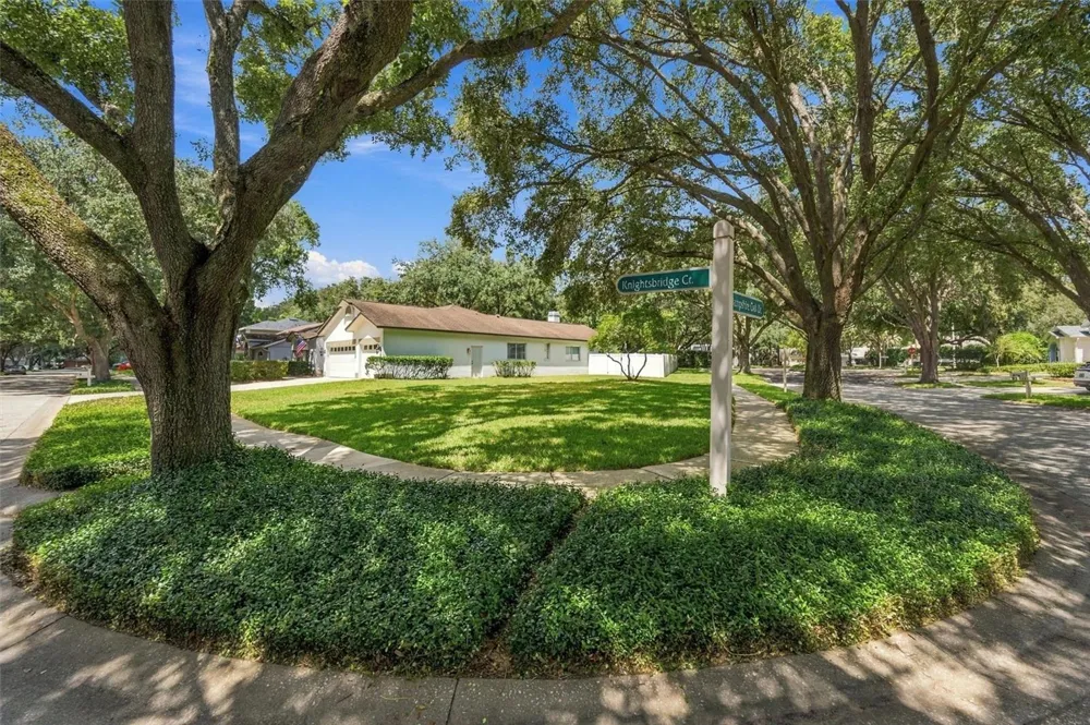 9316 KNIGHTSBRIDGE COURT Tampa, FL 33647