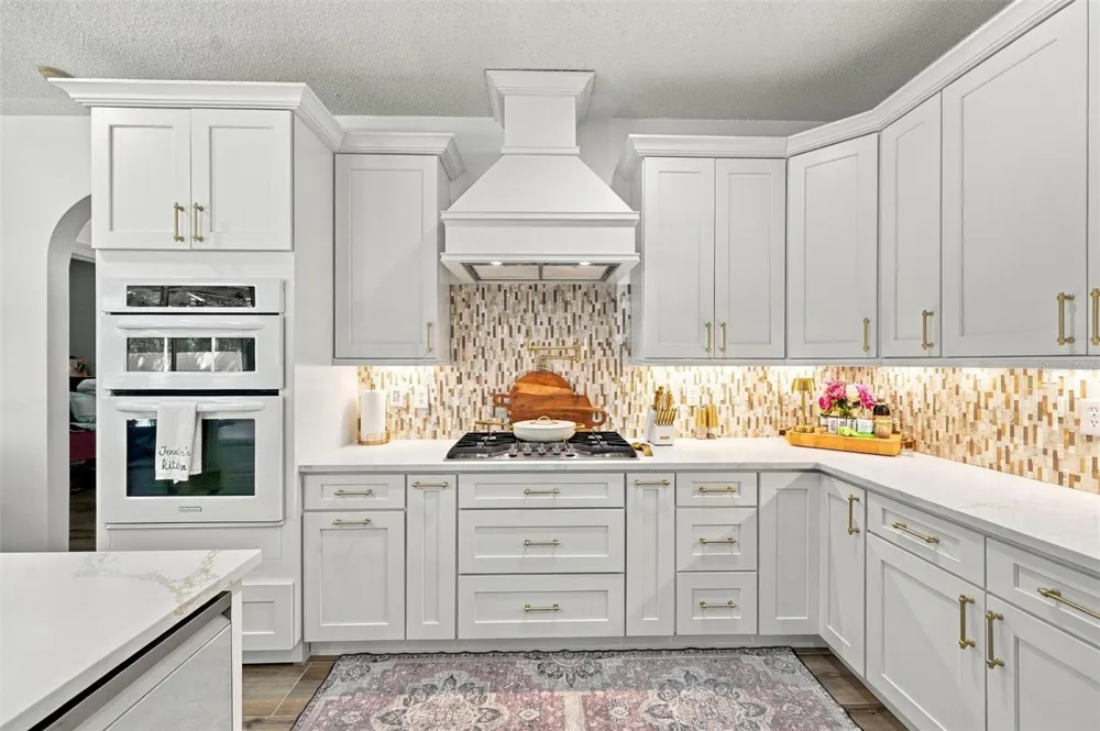 9316 KNIGHTSBRIDGE COURT Tampa, FL 33647