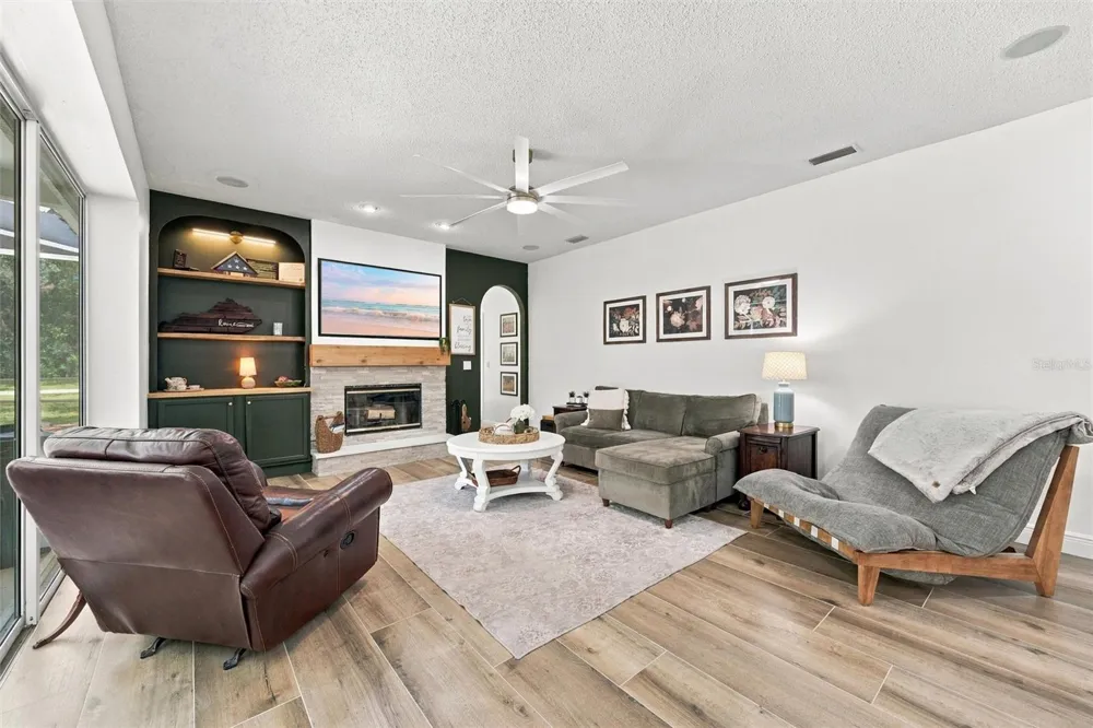 9316 KNIGHTSBRIDGE COURT Tampa, FL 33647