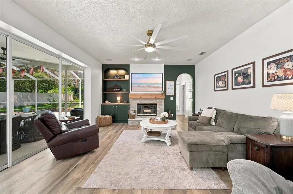 9316 KNIGHTSBRIDGE COURT Tampa, FL 33647