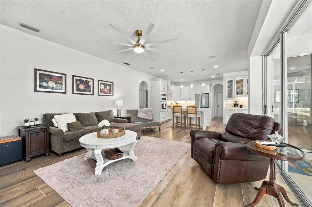 9316 KNIGHTSBRIDGE COURT Tampa, FL 33647