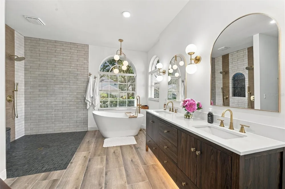9316 KNIGHTSBRIDGE COURT Tampa, FL 33647
