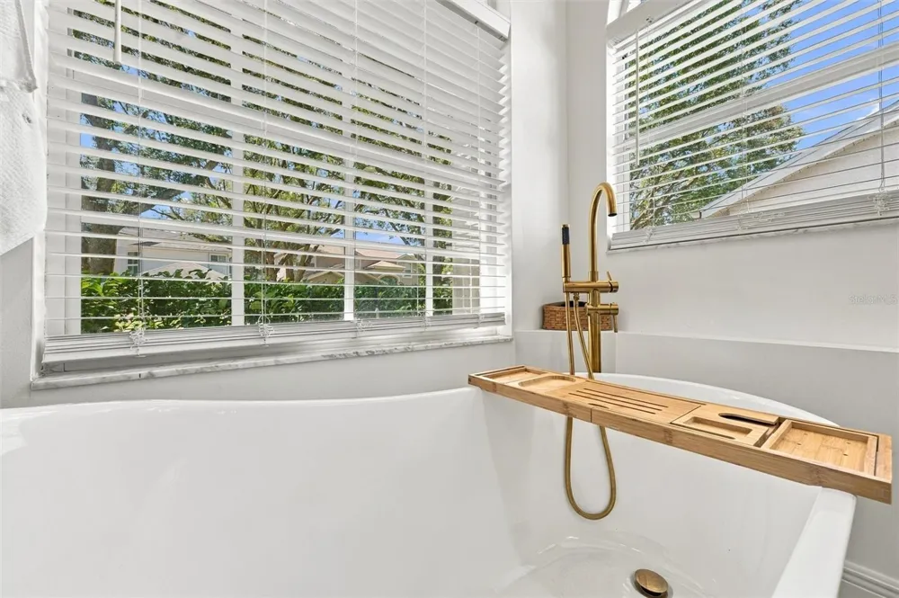 9316 KNIGHTSBRIDGE COURT Tampa, FL 33647
