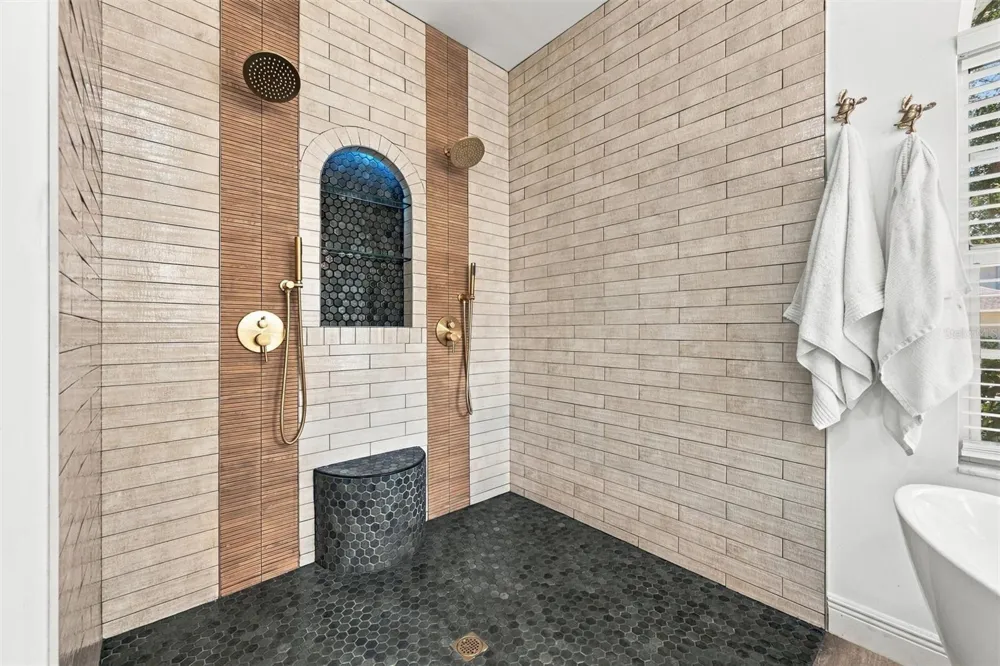 9316 KNIGHTSBRIDGE COURT Tampa, FL 33647
