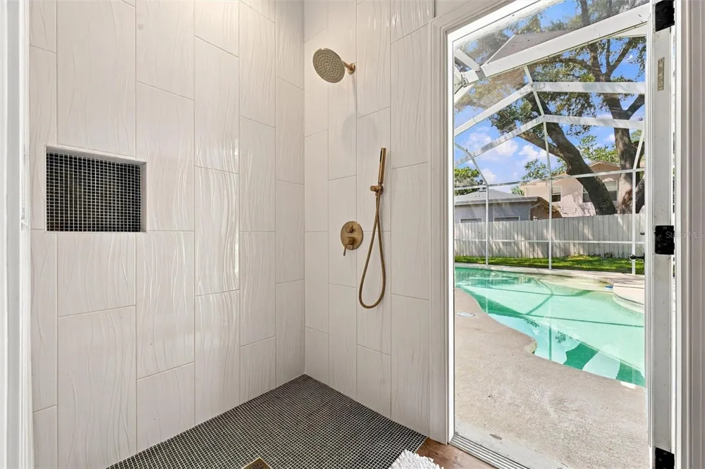 9316 KNIGHTSBRIDGE COURT Tampa, FL 33647
