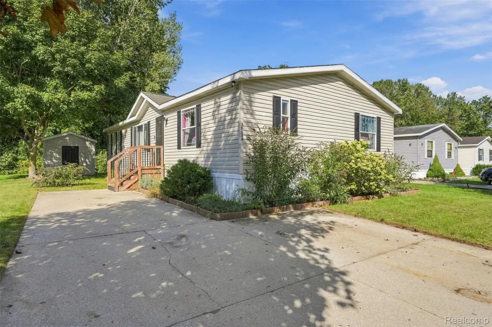 28034 Charlemagne Romulus City, MI 48174
