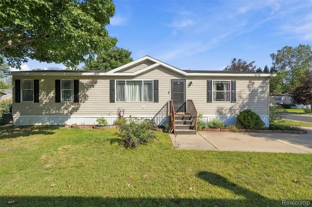 28034 Charlemagne Romulus City, MI 48174