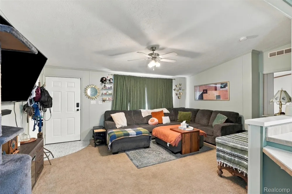 28034 Charlemagne Romulus City, MI 48174