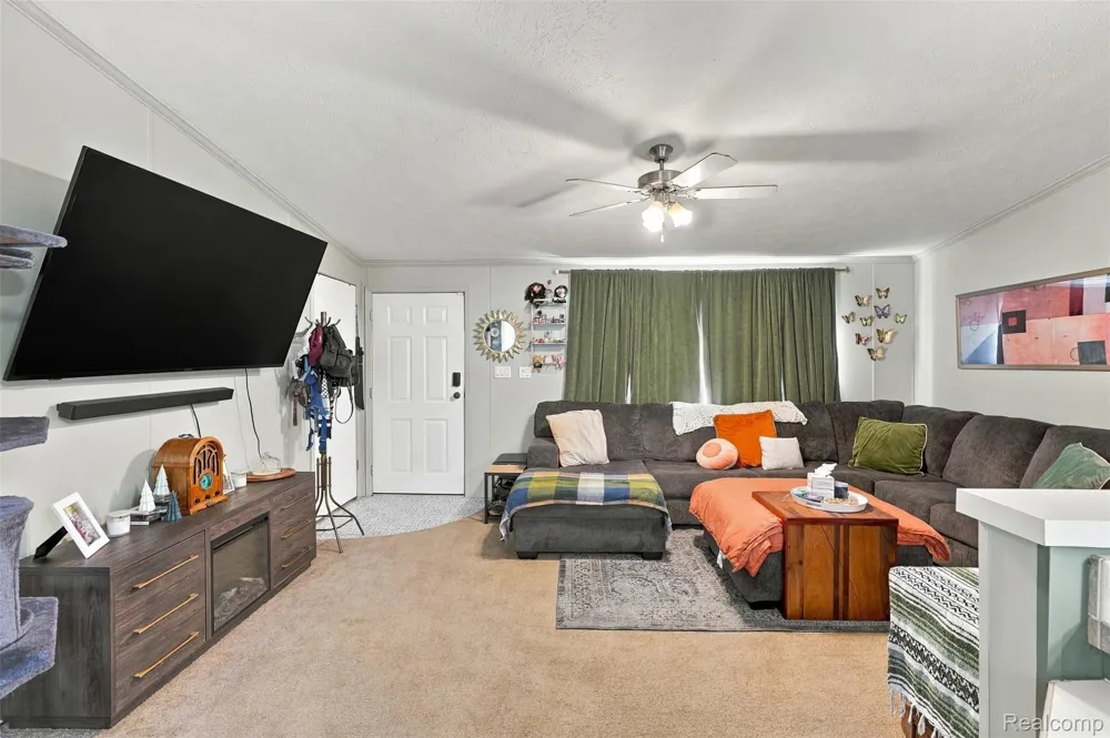 28034 Charlemagne Romulus City, MI 48174