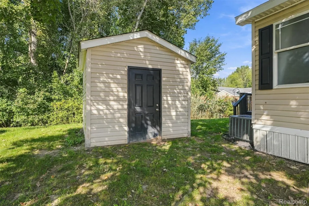 28034 Charlemagne Romulus City, MI 48174