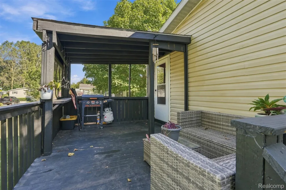 28034 Charlemagne Romulus City, MI 48174