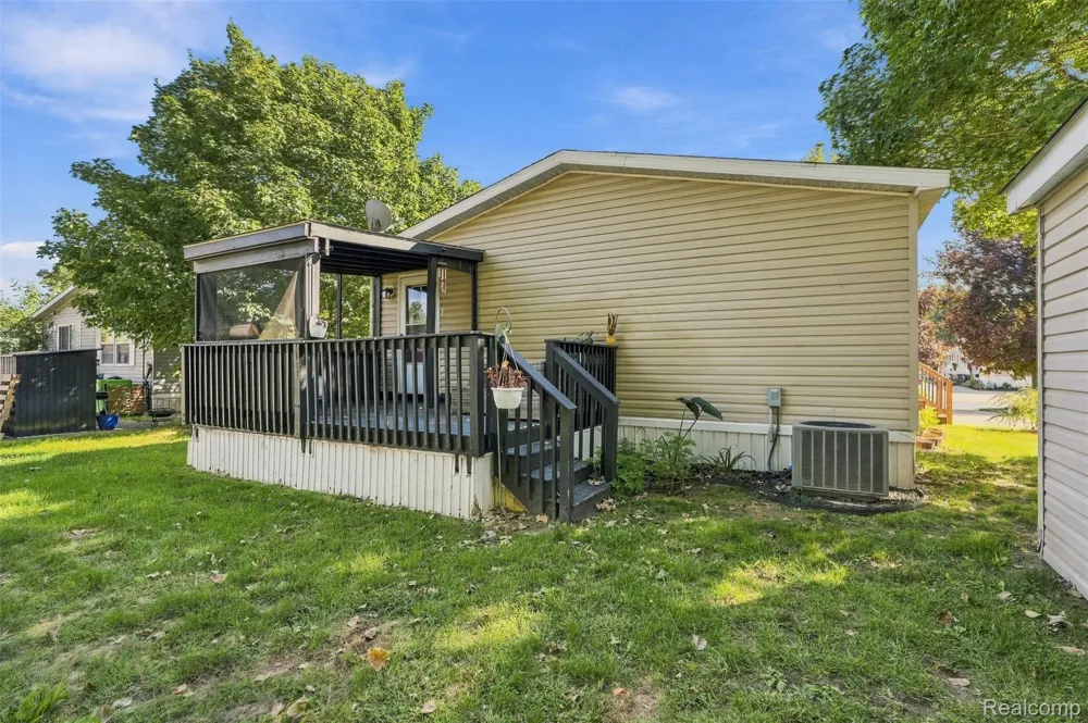 28034 Charlemagne Romulus City, MI 48174