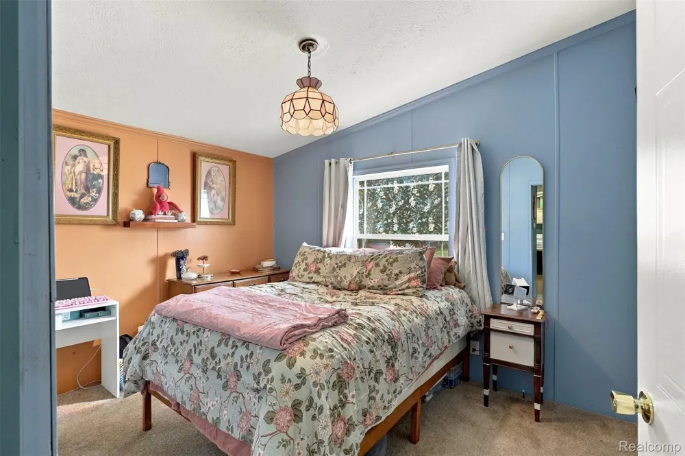 28034 Charlemagne Romulus City, MI 48174