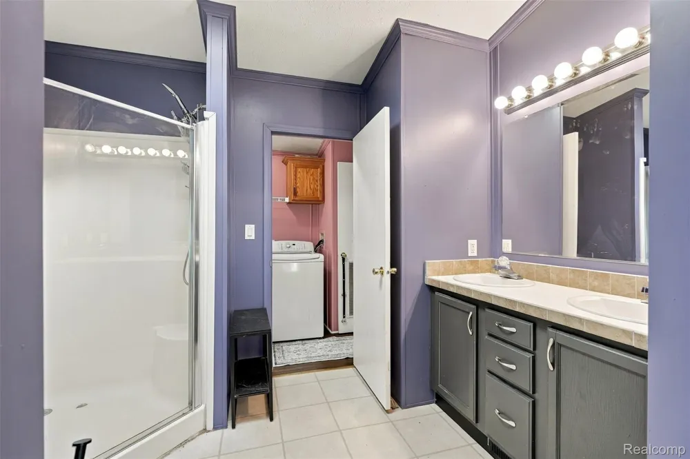 28034 Charlemagne Romulus City, MI 48174