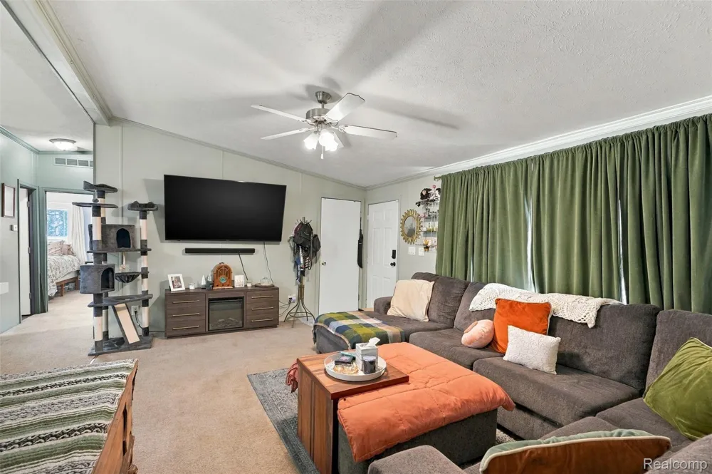 28034 Charlemagne Romulus City, MI 48174