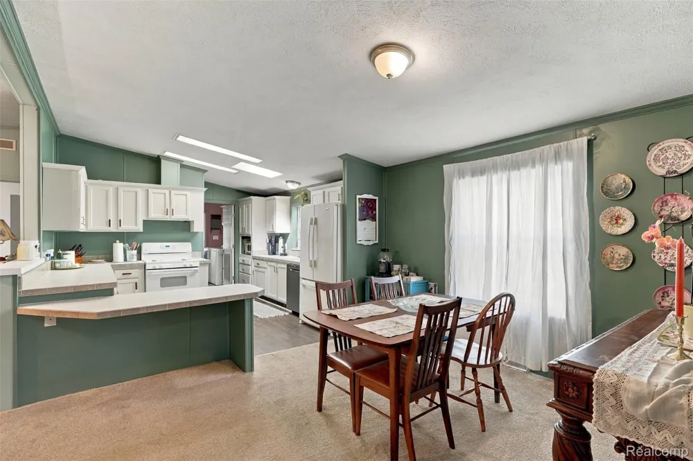28034 Charlemagne Romulus City, MI 48174
